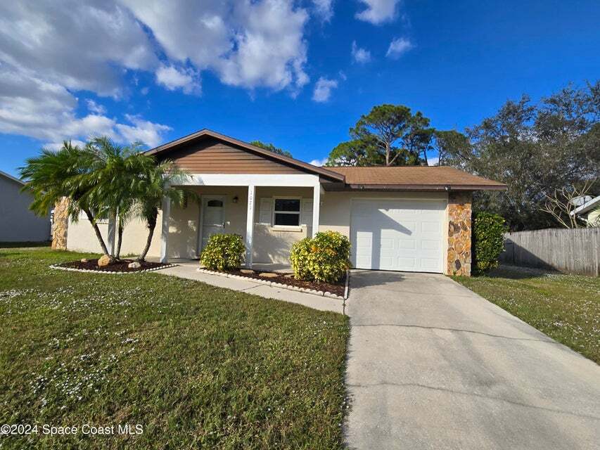 1021 Pope St NW in Palm Bay, FL - Building Photo