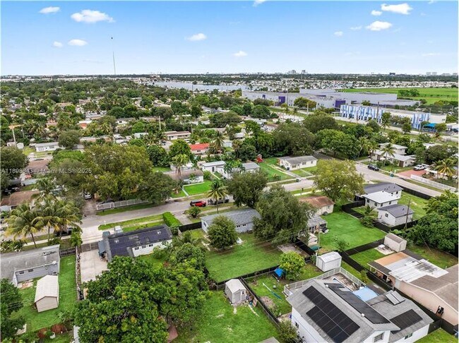 1320 NE 210th Terrace in Miami, FL - Building Photo - Building Photo