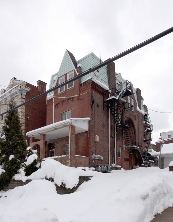 358 Oakland Ave in Pittsburgh, PA - Building Photo