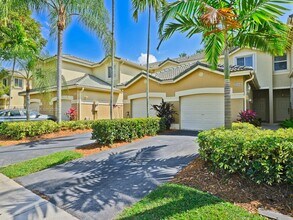 2094 Hacienda Terrace in Weston, FL - Building Photo - Building Photo