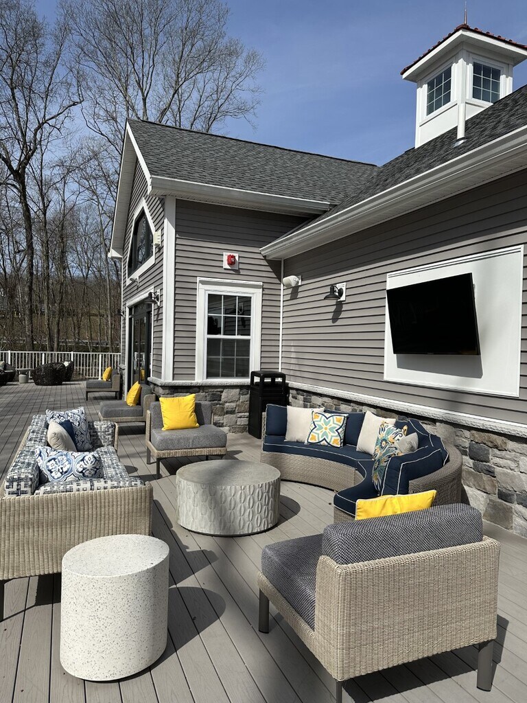 The Cove at Gateway Commons Townhomes East Lyme, CT Apartments