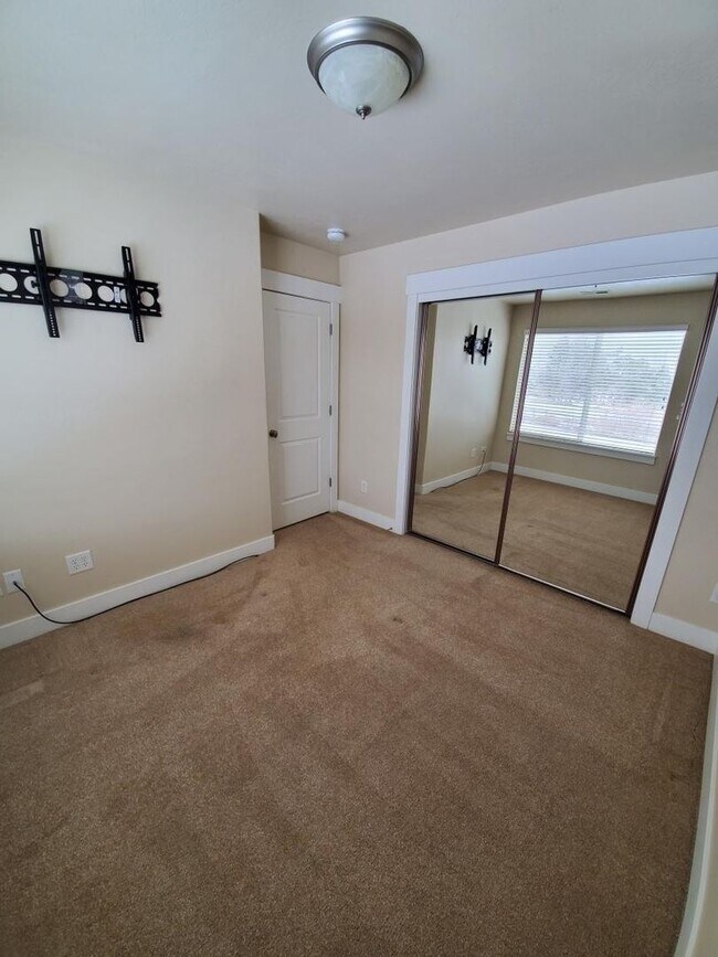 1049 Quarry View Way in Sandy, UT - Building Photo - Building Photo