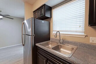 531 Bedford Rd, Unit 112 in Bedford, TX - Building Photo - Building Photo