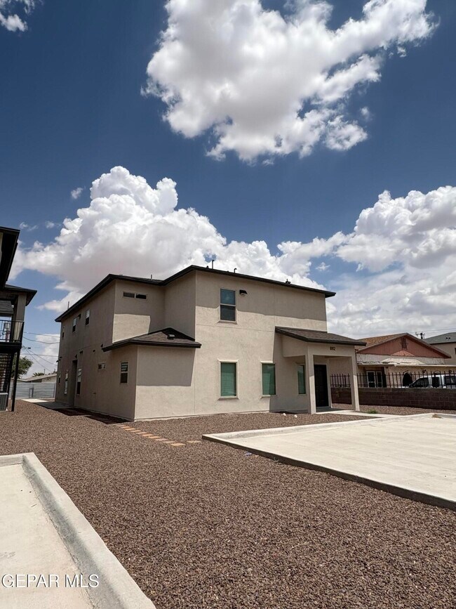 8912 Norton St in El Paso, TX - Foto de edificio - Building Photo