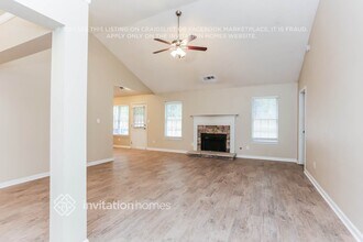 4890 Larkspur Ln in College Park, GA - Foto de edificio - Building Photo