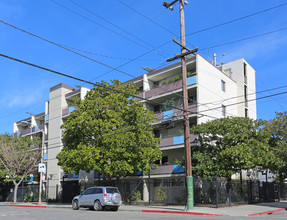 St. Patrick's Terrace in Oakland, CA - Foto de edificio - Building Photo