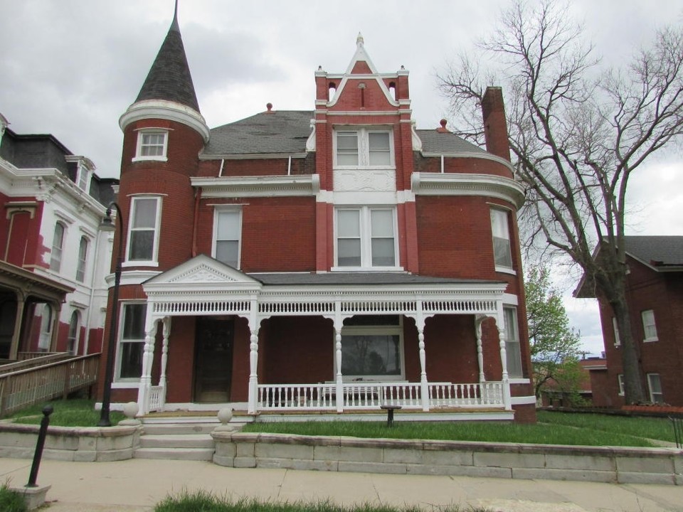 515 N 5th St in St. Joseph, MO - Foto de edificio