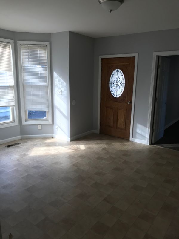 19 Hobart St in Meriden, CT - Foto de edificio - Building Photo