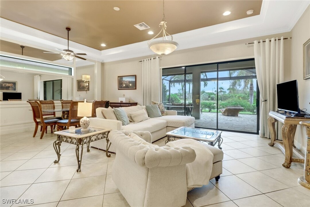 8527 Palacio Terrace N in Naples, FL - Foto de edificio