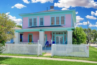 3227 Avenue Q in Galveston, TX - Building Photo - Building Photo