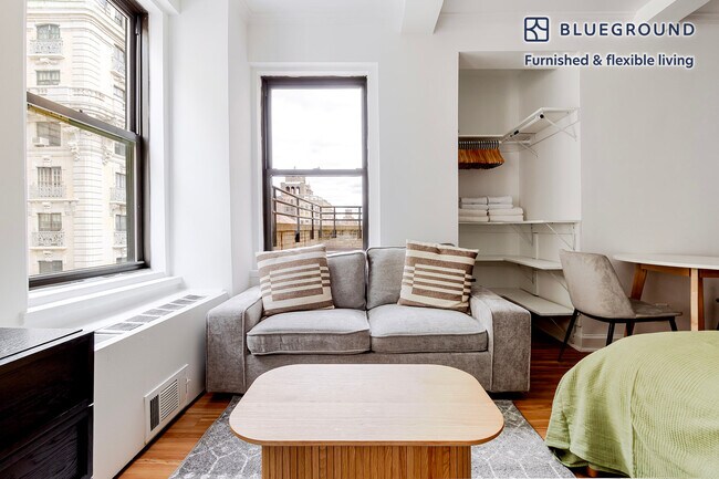240 W 73rd St in New York, NY - Building Photo - Building Photo