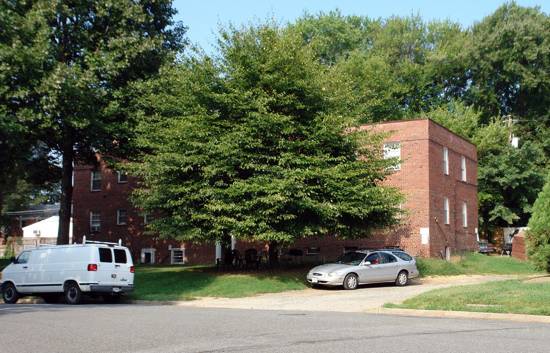 1200 Kenilworth St in Arlington, VA - Foto de edificio