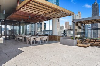 833 N Clark St in Chicago, IL - Building Photo - Building Photo