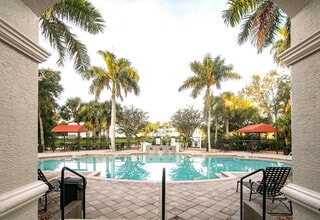 Park Crest At The Lakes in Ft. Myers, FL - Foto de edificio - Building Photo