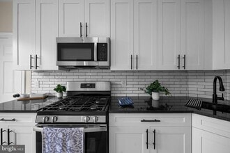 7608 Chelwynde Ave in Philadelphia, PA - Building Photo - Building Photo