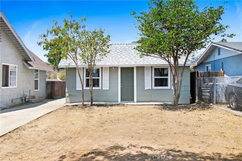 667 N Pennsylvania Ave in Colton, CA - Foto de edificio