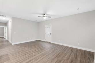 5122 N Cypress St in Bel Aire, KS - Building Photo - Building Photo