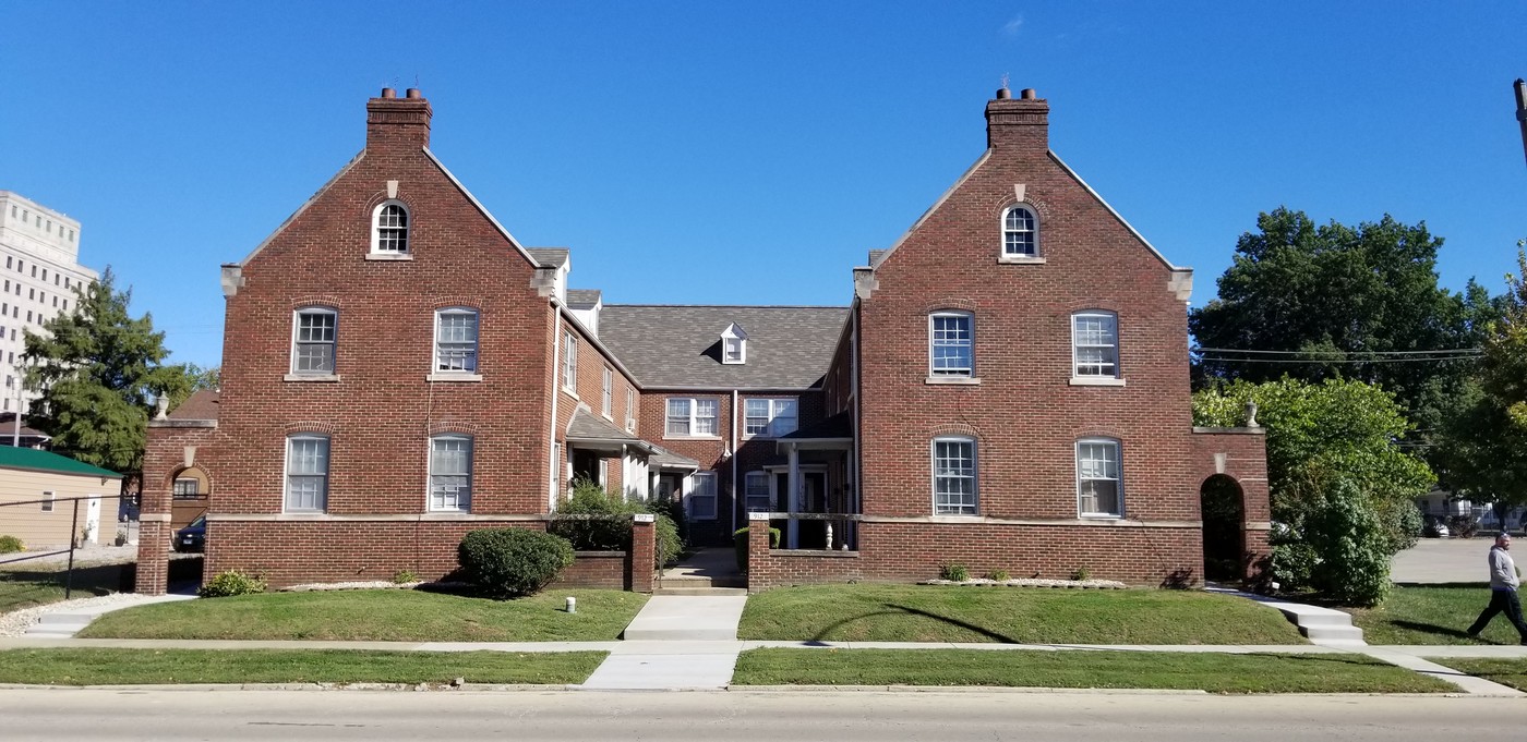 912 S 5th St in Springfield, IL - Building Photo