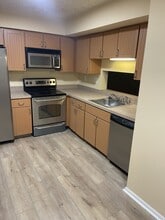 2431 E Rosecroft Village Cir in Oxon Hill, MD - Building Photo - Building Photo
