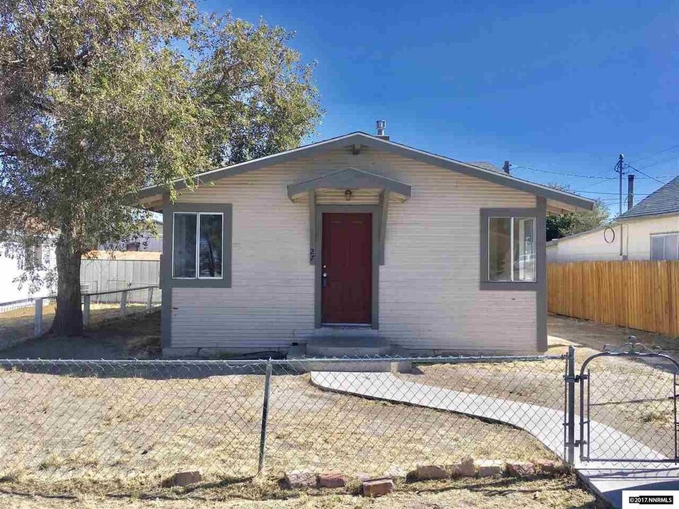 27 E Park St in Fallon, NV - Building Photo