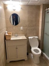 8809 Royal Crest Dr in Hyattsville, MD - Foto de edificio - Building Photo