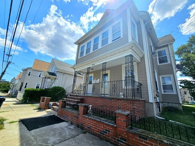 398 Charles St in Malden, MA - Building Photo - Building Photo