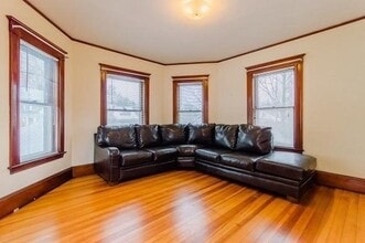 1068 South St, Unit 2 in Boston, MA - Foto de edificio - Building Photo