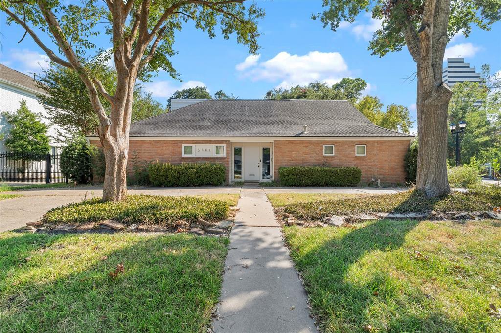 5667 Overbrook Ln in Houston, TX - Foto de edificio