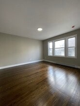 38 Hutchings St-Unit -2L in Boston, MA - Foto de edificio - Building Photo