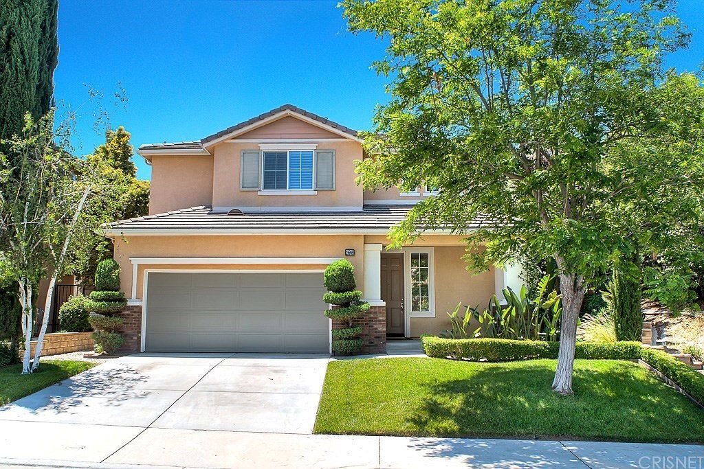 19988 Via Joyce Drive in Santa Clarita, CA - Building Photo