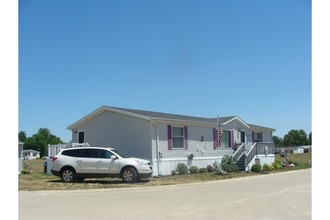 Meadowbrook Golf Estates in Anderson, IN - Foto de edificio - Building Photo