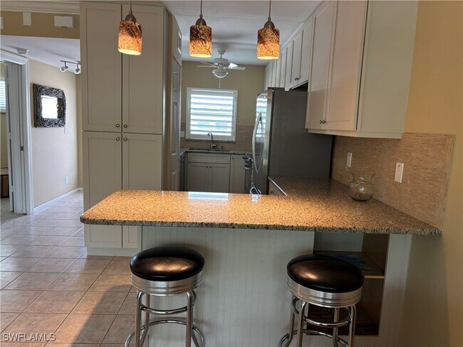 490 Broad Ave S in Naples, FL - Building Photo - Building Photo