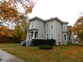1805 Military St in Port Huron, MI - Building Photo