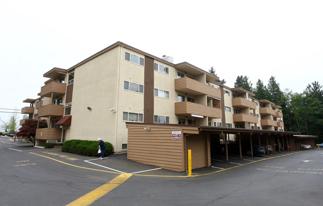 Camelot West in Lynnwood, WA - Building Photo - Building Photo