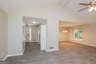 1255 Taramore Dr in Suwanee, GA - Foto de edificio - Building Photo