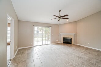 3103 Olde Sutton Parke Dr in Orange Park, FL - Foto de edificio - Building Photo