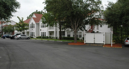 Lexington Place in Orlando, FL - Building Photo - Building Photo