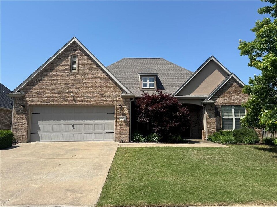 1707 W Berkeley Ave in Rogers, AR - Building Photo