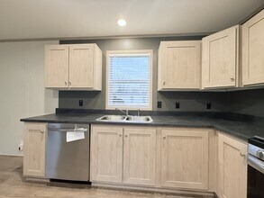 29752 Jamestown Dr in New Baltimore, MI - Building Photo - Building Photo