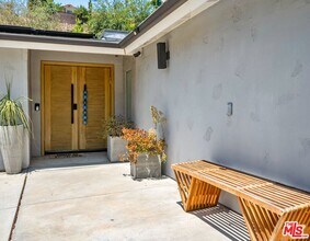 20159 Hatteras St in Los Angeles, CA - Building Photo - Building Photo