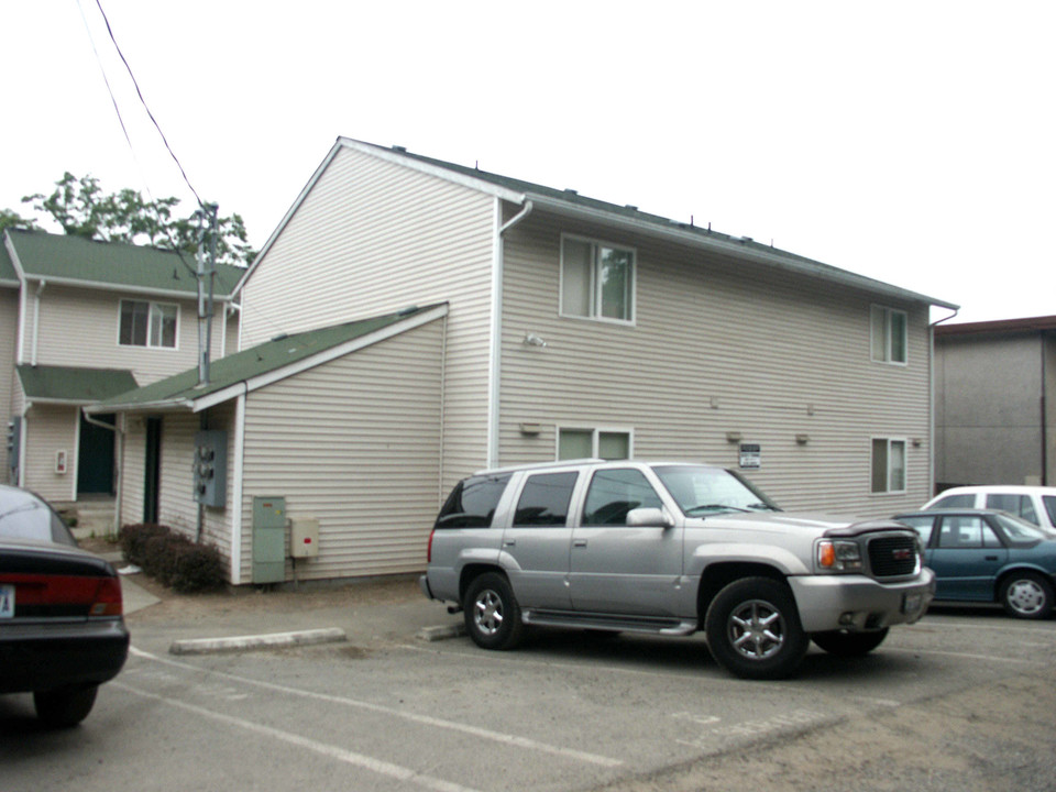 8826 Delridge Way SW in Seattle, WA - Foto de edificio