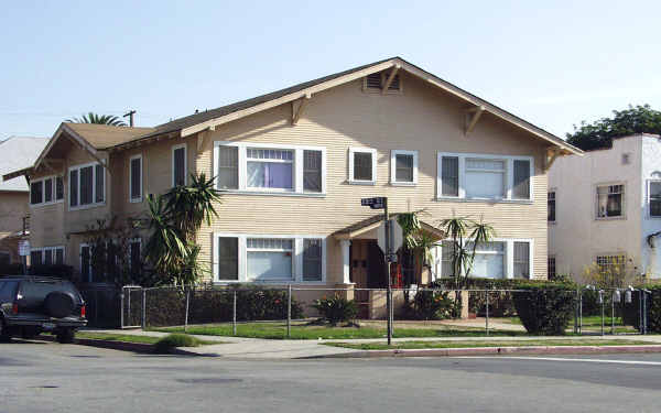 2900 Dalton Ave in Los Angeles, CA - Building Photo