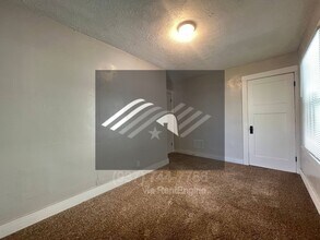 1023 Clover St in Dayton, OH - Building Photo - Building Photo