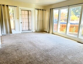 2386 I St in Petaluma, CA - Building Photo - Building Photo