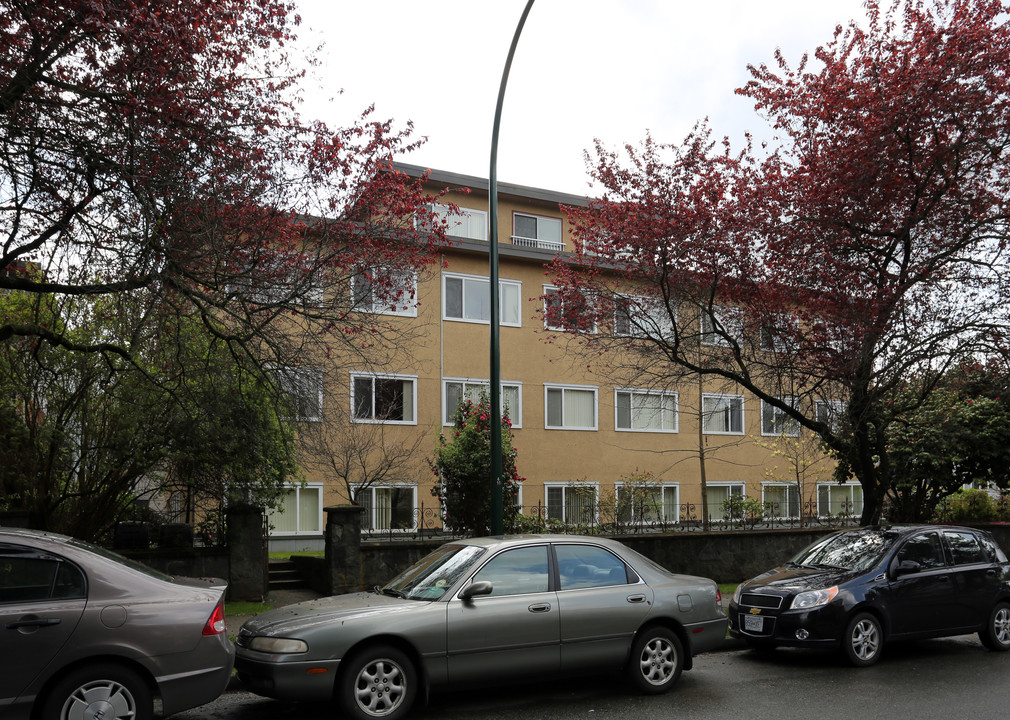 Alder Manor in Vancouver, BC - Building Photo