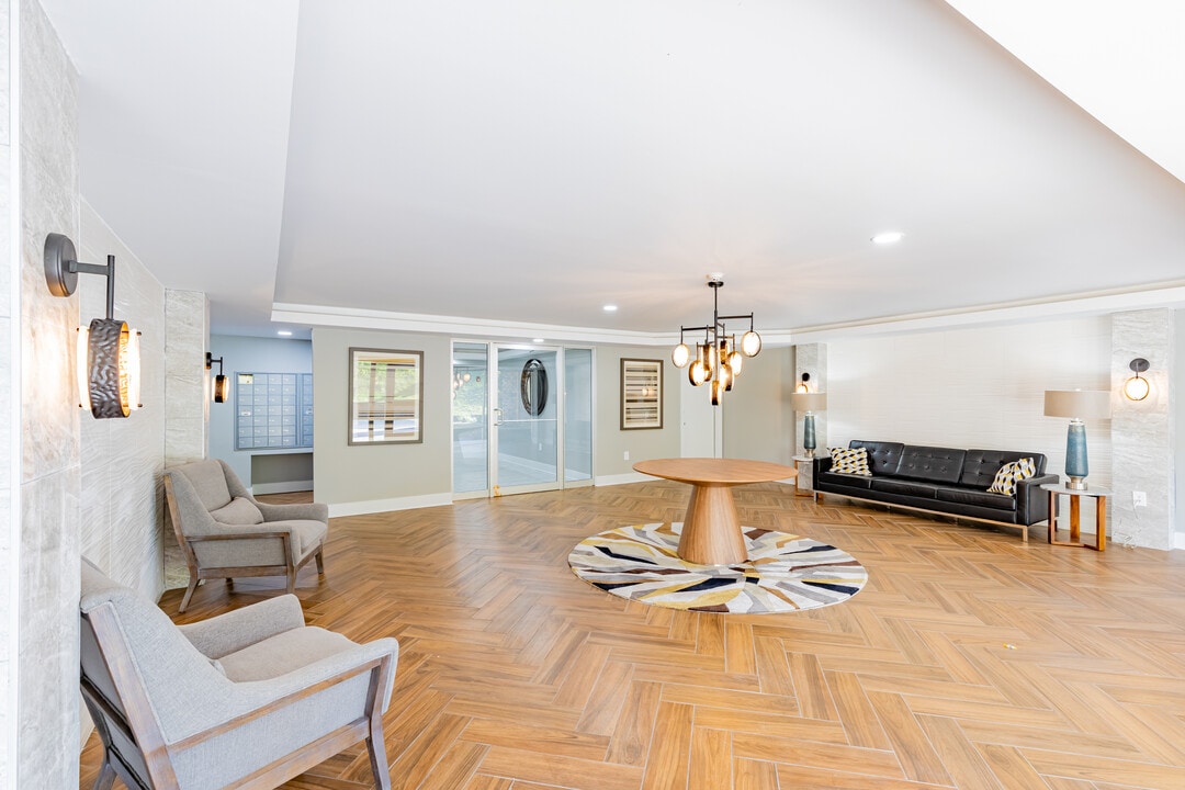 Chateaugay Apartments in Pittsburgh, PA - Building Photo