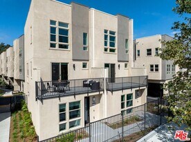 3699 Wilshire Blvd in Los Angeles, CA - Building Photo