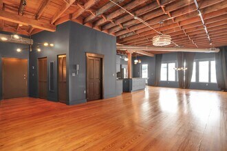 271 S Front St in Memphis, TN - Building Photo - Building Photo