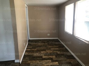 304 SE 5th St in Newton, KS - Building Photo - Building Photo