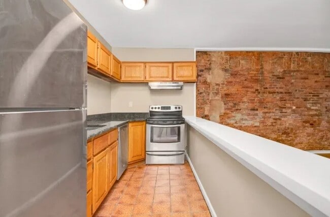 58 Buckingham St, Unit A in Hartford, CT - Building Photo - Building Photo